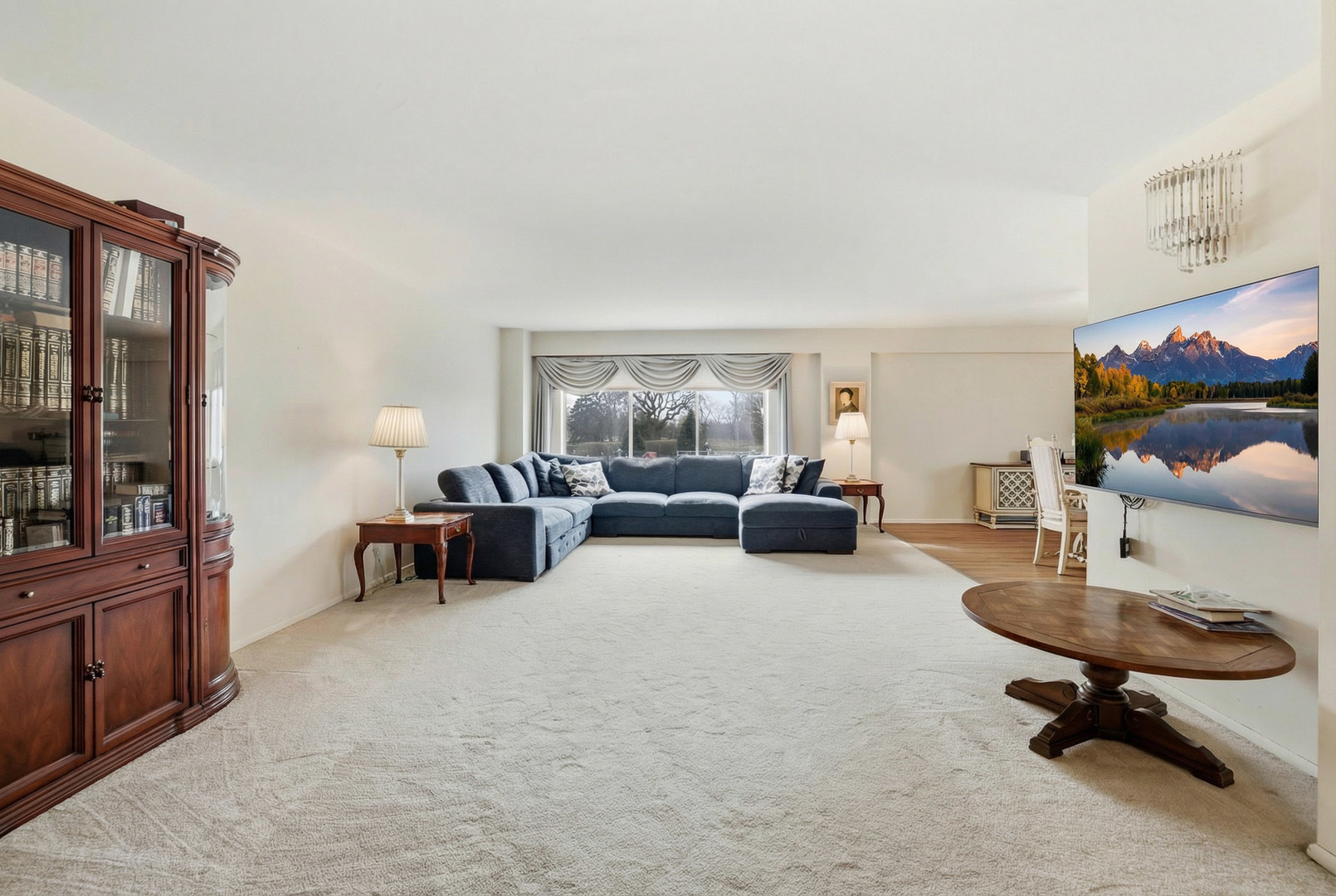 6933 N Kedzie Avenue 202