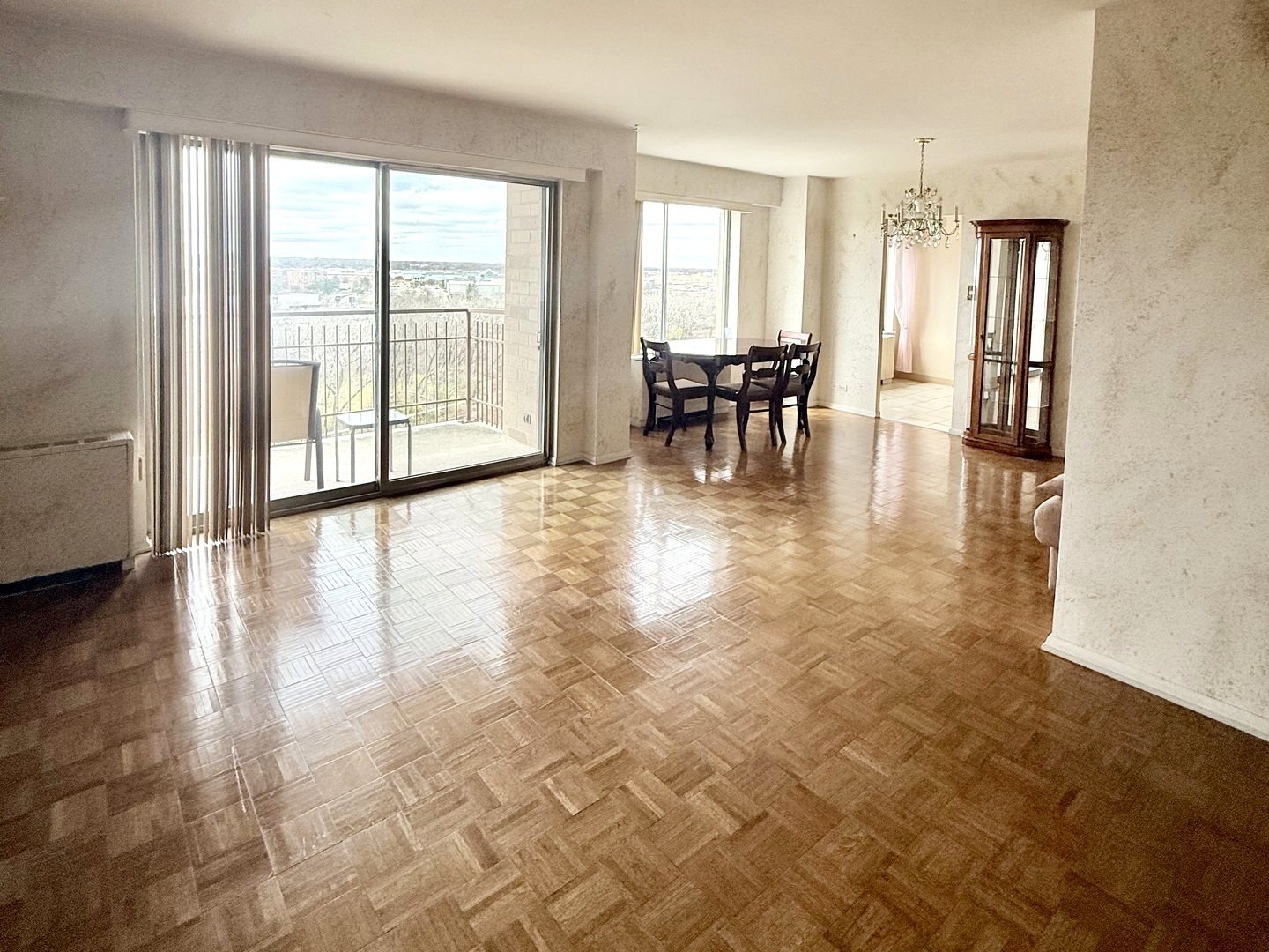 6833 N KEDZIE Avenue 1006