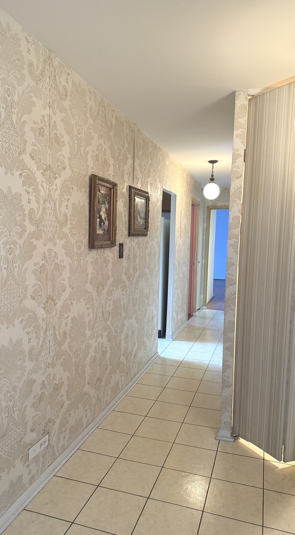 6833 N KEDZIE Avenue 1006