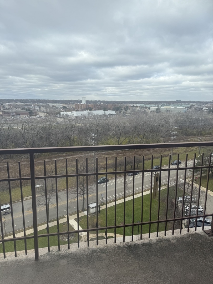 6833 N KEDZIE Avenue 1006