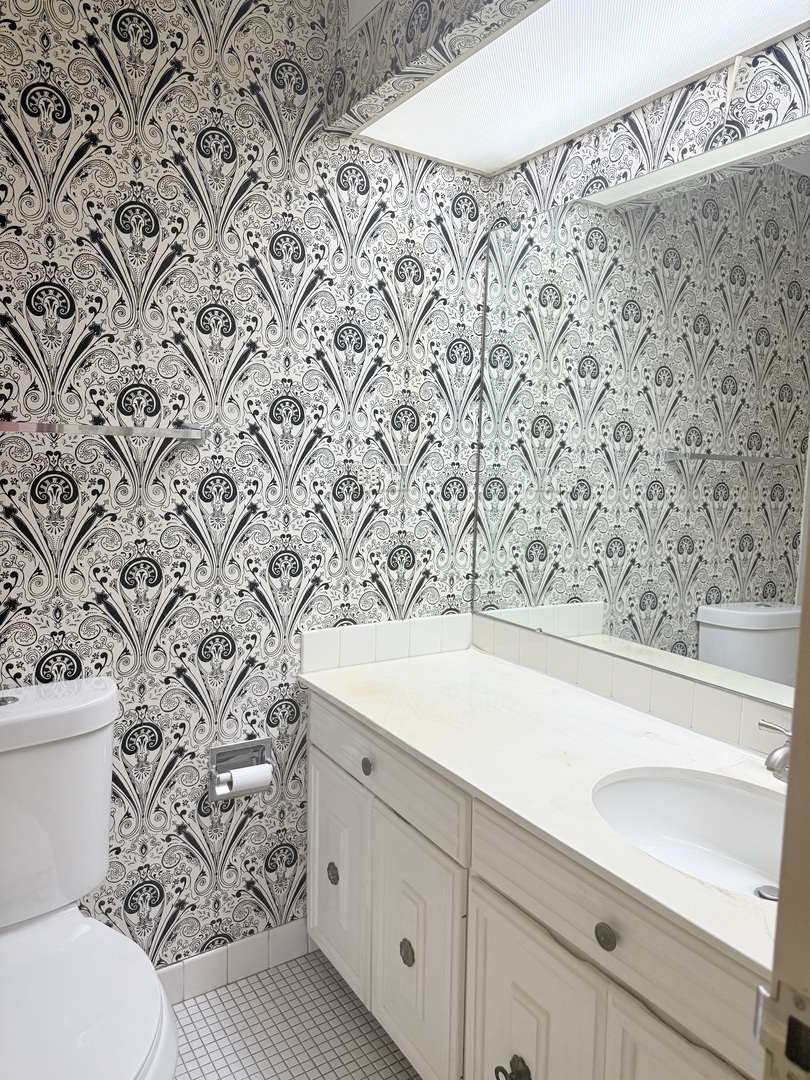 6833 N KEDZIE Avenue 1006