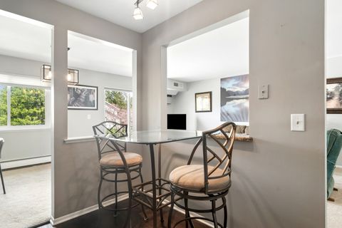 Tiny photo for 2407 E Olive Street #2F, Arlington Heights, IL 60004 (MLS # 12633698)