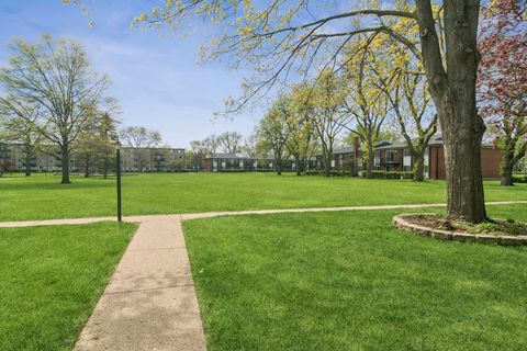 Tiny photo for 2407 E Olive Street #2F, Arlington Heights, IL 60004 (MLS # 12633698)