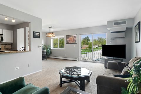 Tiny photo for 2407 E Olive Street #2F, Arlington Heights, IL 60004 (MLS # 12633698)