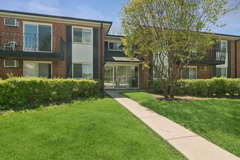 Photo of 2407 E Olive Street #2F, Arlington Heights, IL 60004 (MLS # 12633698)