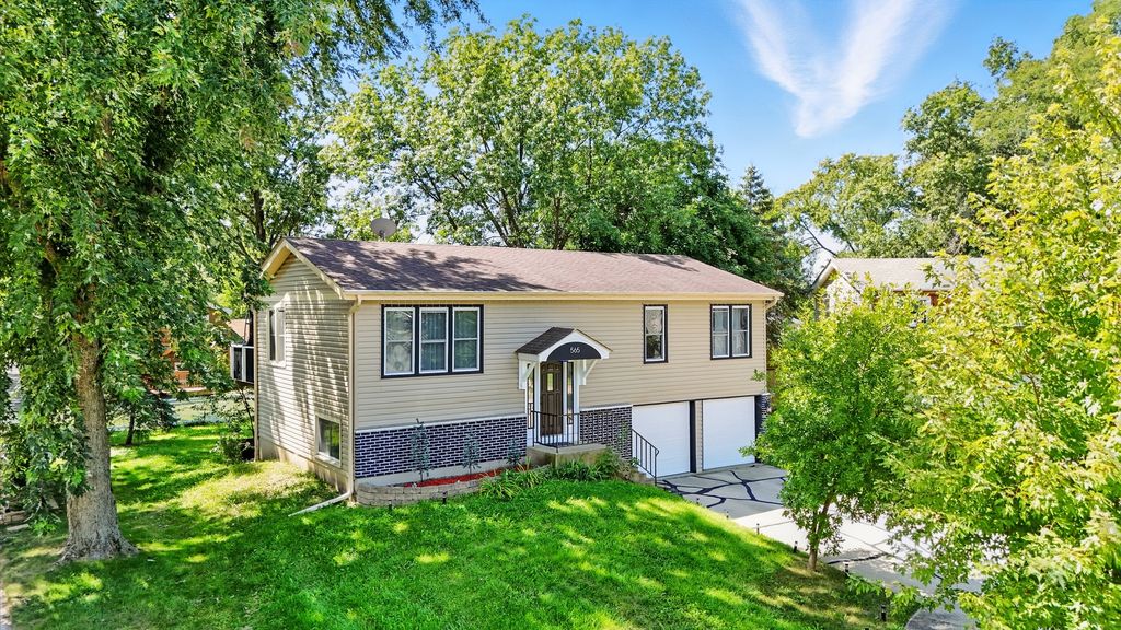 Photo for 565 COTTONWOOD Circle, Bolingbrook, IL 60440 (MLS # 12501420)