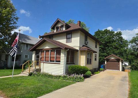 Photo of 906 S Galena Avenue, Dixon, IL 61021 (MLS # 12695062)