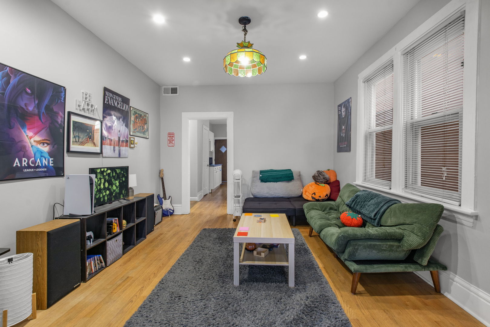 2118 W Fletcher Street