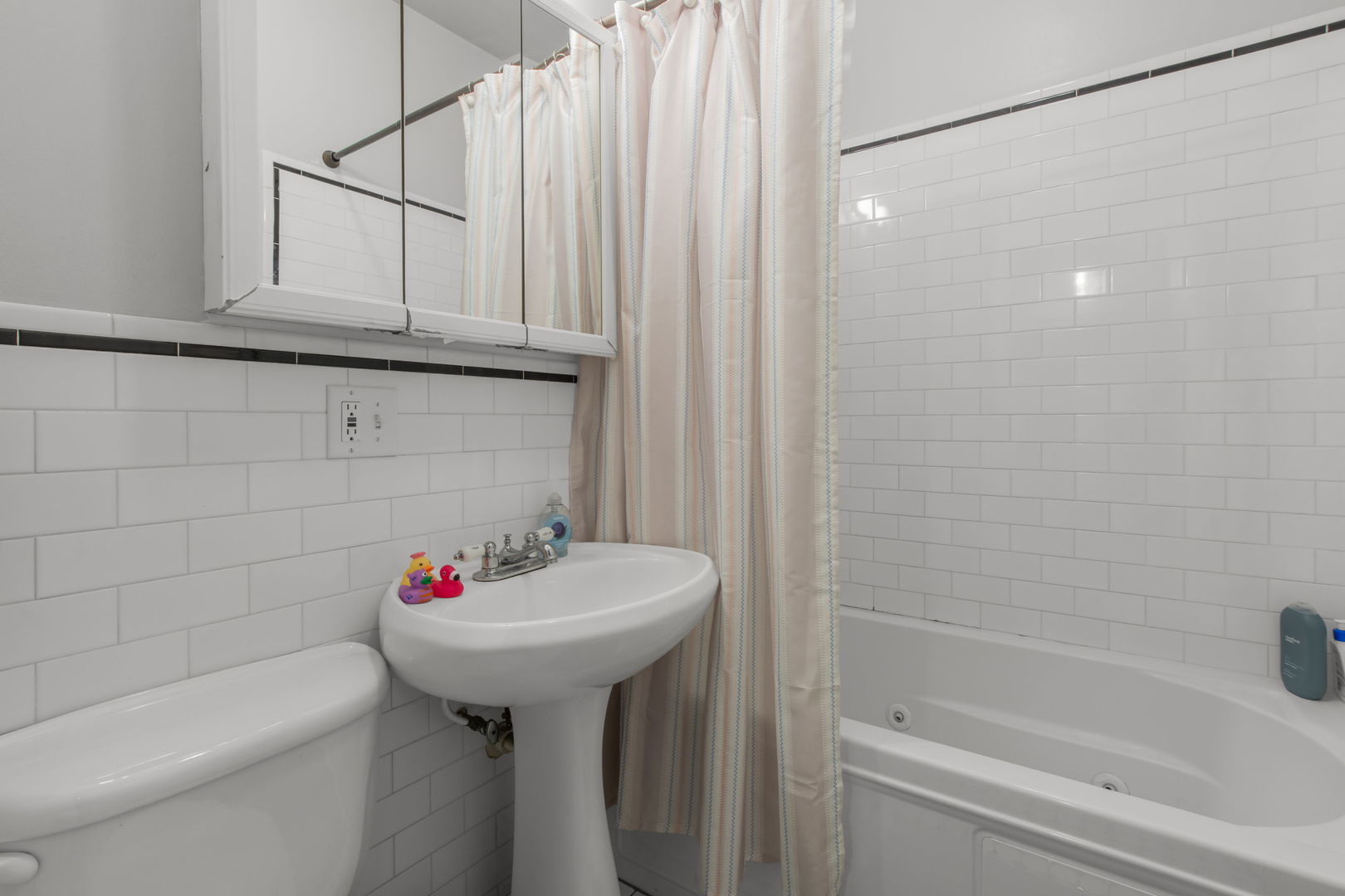 2118 W Fletcher Street