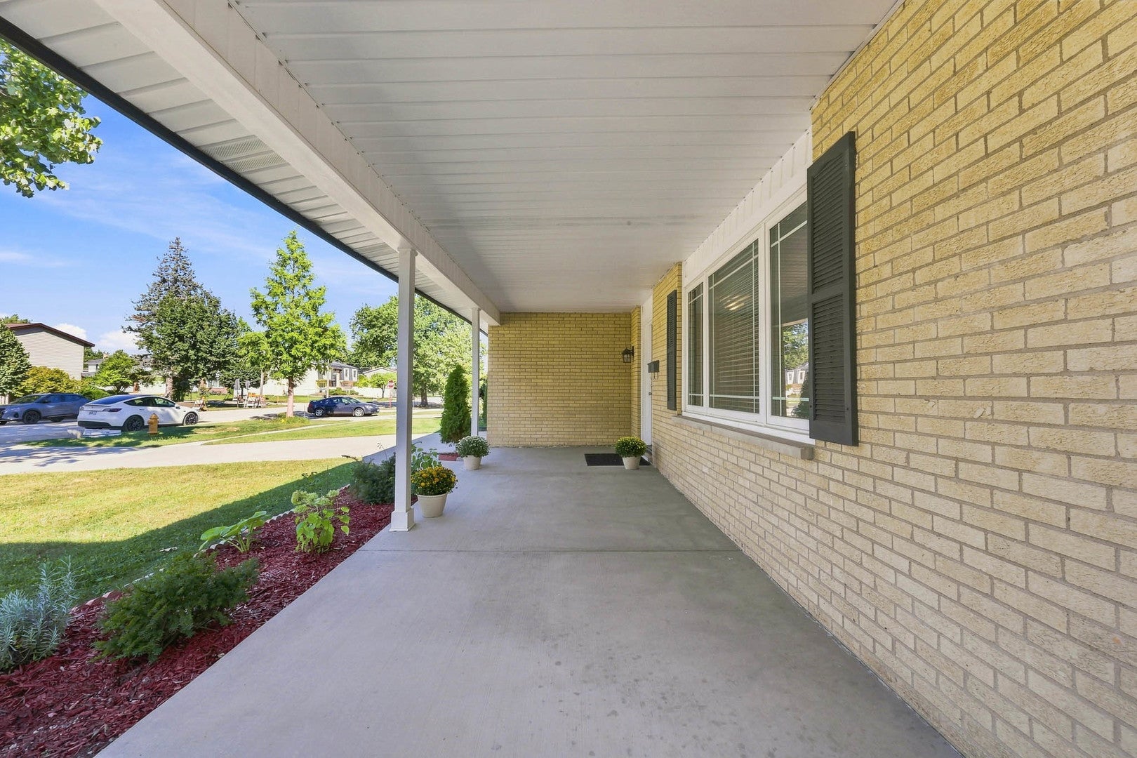 1805 W Willow Lane