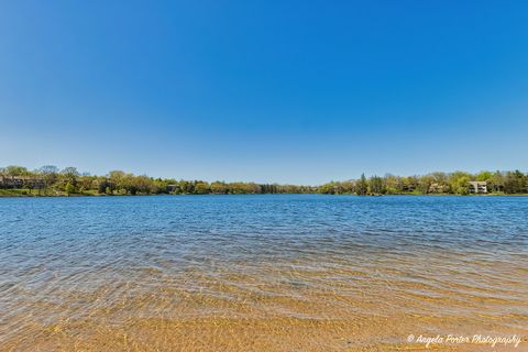 Tiny photo for 890 Shoreline Road #9320, Lake Barrington, IL 60010 (MLS # 12592622)