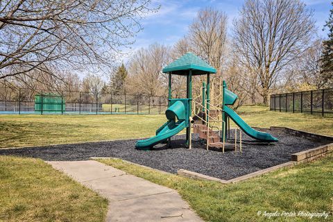 Tiny photo for 890 Shoreline Road #9320, Lake Barrington, IL 60010 (MLS # 12592622)