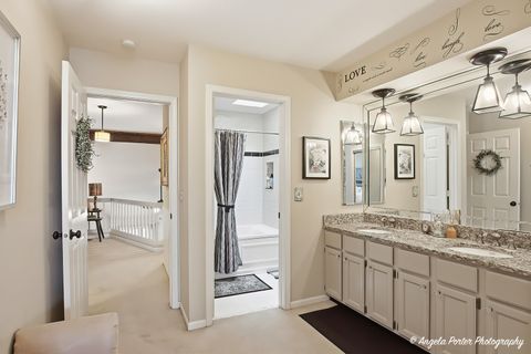 Tiny photo for 890 Shoreline Road #9320, Lake Barrington, IL 60010 (MLS # 12592622)