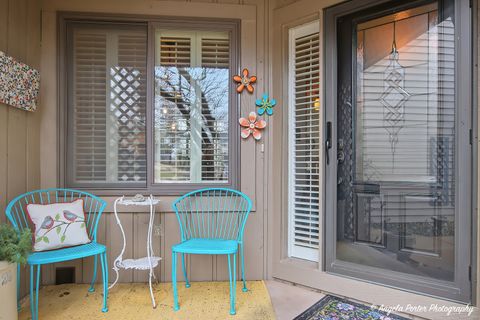 Tiny photo for 890 Shoreline Road #9320, Lake Barrington, IL 60010 (MLS # 12592622)