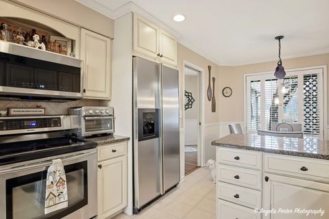 Tiny photo for 890 Shoreline Road #9320, Lake Barrington, IL 60010 (MLS # 12592622)