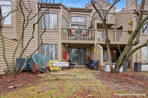Tiny photo for 890 Shoreline Road #9320, Lake Barrington, IL 60010 (MLS # 12592622)