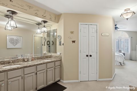 Tiny photo for 890 Shoreline Road #9320, Lake Barrington, IL 60010 (MLS # 12592622)