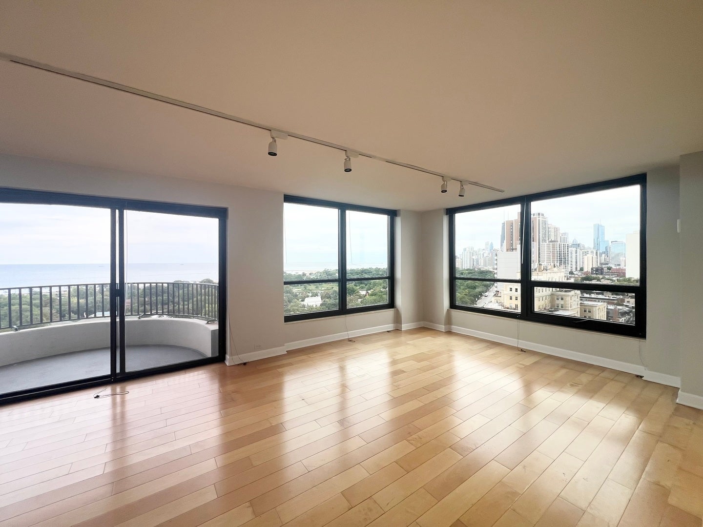 2020 N Lincoln Park West 15G