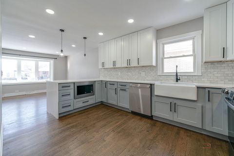 Tiny photo for 119 S Pine Street, Mount Prospect, IL 60056 (MLS # 12551938)