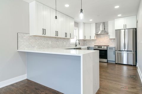 Tiny photo for 119 S Pine Street, Mount Prospect, IL 60056 (MLS # 12551938)