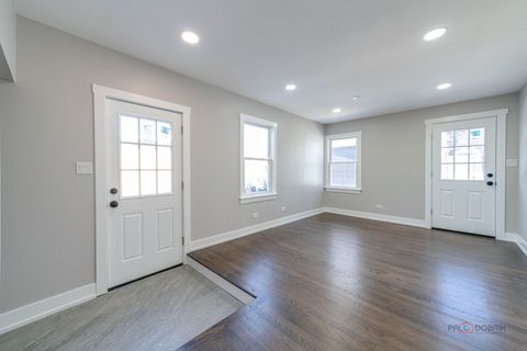 Tiny photo for 119 S Pine Street, Mount Prospect, IL 60056 (MLS # 12551938)