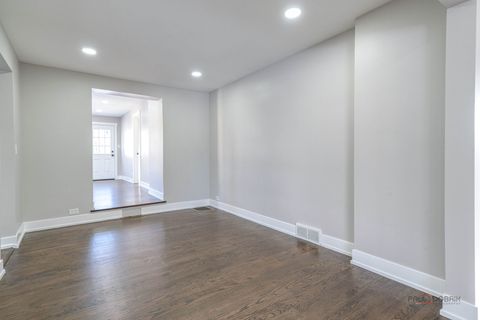 Tiny photo for 119 S Pine Street, Mount Prospect, IL 60056 (MLS # 12551938)