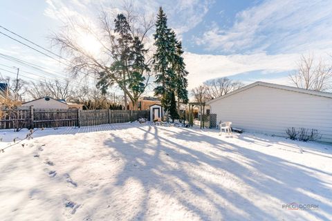 Tiny photo for 119 S Pine Street, Mount Prospect, IL 60056 (MLS # 12551938)