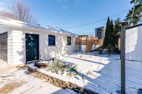 Tiny photo for 119 S Pine Street, Mount Prospect, IL 60056 (MLS # 12551938)