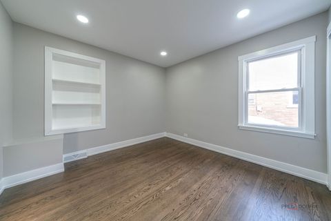 Tiny photo for 119 S Pine Street, Mount Prospect, IL 60056 (MLS # 12551938)