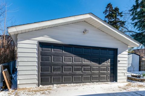 Tiny photo for 119 S Pine Street, Mount Prospect, IL 60056 (MLS # 12551938)