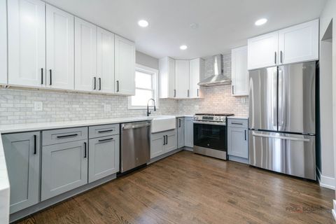 Tiny photo for 119 S Pine Street, Mount Prospect, IL 60056 (MLS # 12551938)