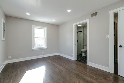 Tiny photo for 119 S Pine Street, Mount Prospect, IL 60056 (MLS # 12551938)