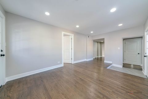 Tiny photo for 119 S Pine Street, Mount Prospect, IL 60056 (MLS # 12551938)