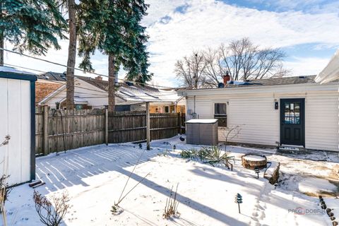Tiny photo for 119 S Pine Street, Mount Prospect, IL 60056 (MLS # 12551938)