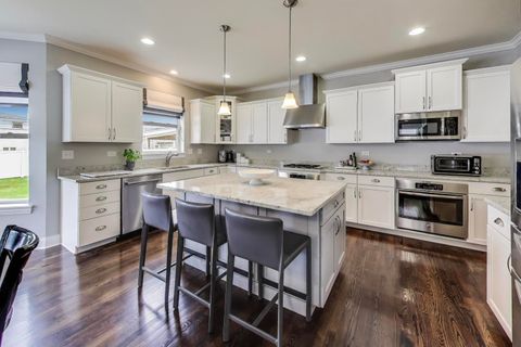 Tiny photo for 557 N Myrtle Avenue, Elmhurst, IL 60126 (MLS # 12486360)