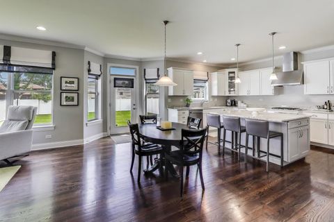 Tiny photo for 557 N Myrtle Avenue, Elmhurst, IL 60126 (MLS # 12486360)