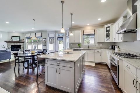 Tiny photo for 557 N Myrtle Avenue, Elmhurst, IL 60126 (MLS # 12486360)