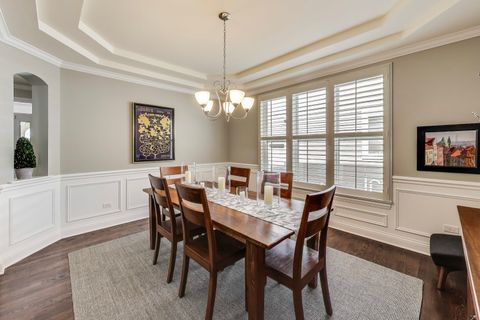 Tiny photo for 557 N Myrtle Avenue, Elmhurst, IL 60126 (MLS # 12486360)