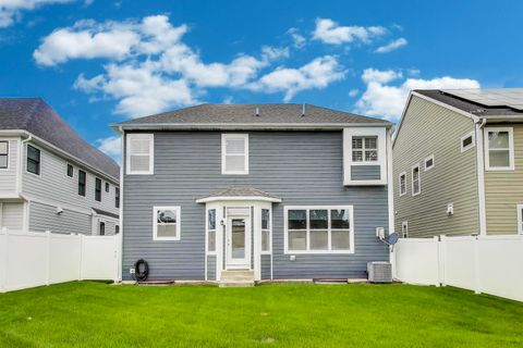 Tiny photo for 557 N Myrtle Avenue, Elmhurst, IL 60126 (MLS # 12486360)