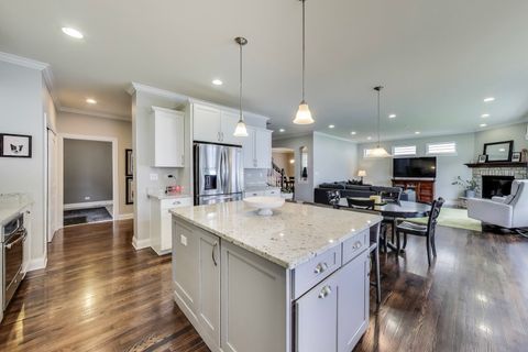 Tiny photo for 557 N Myrtle Avenue, Elmhurst, IL 60126 (MLS # 12486360)