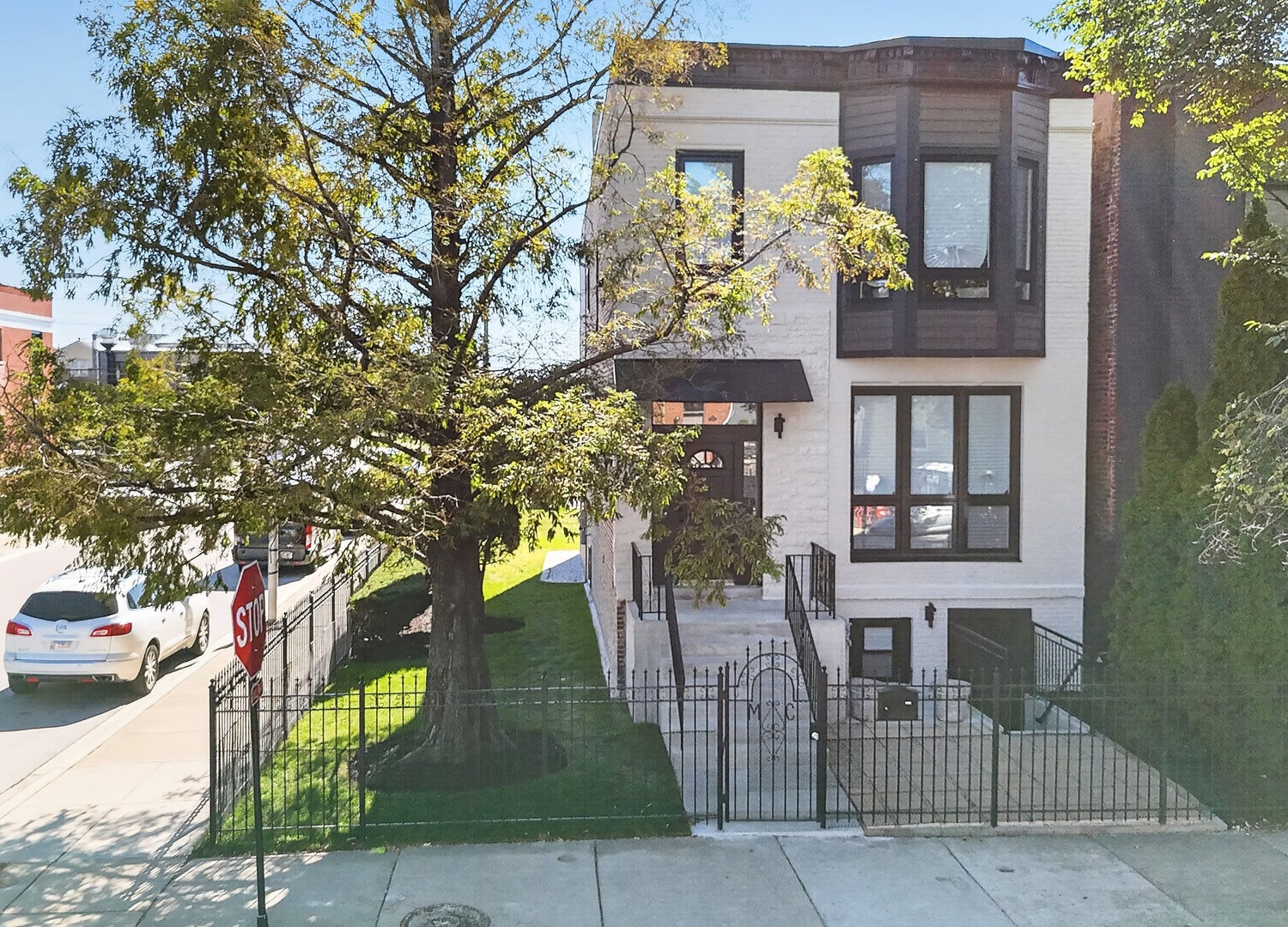 2703 W Warren Boulevard