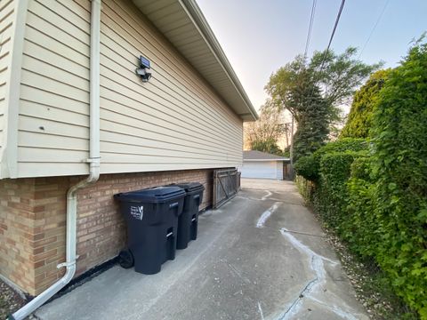 Tiny photo for 112 E 160th Place, South Holland, IL 60473 (MLS # 12547487)