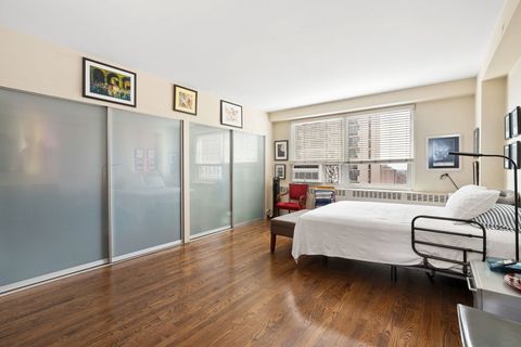 Tiny photo for 3180 N Lake Shore Drive #13C, Chicago, IL 60657 (MLS # 12473611)