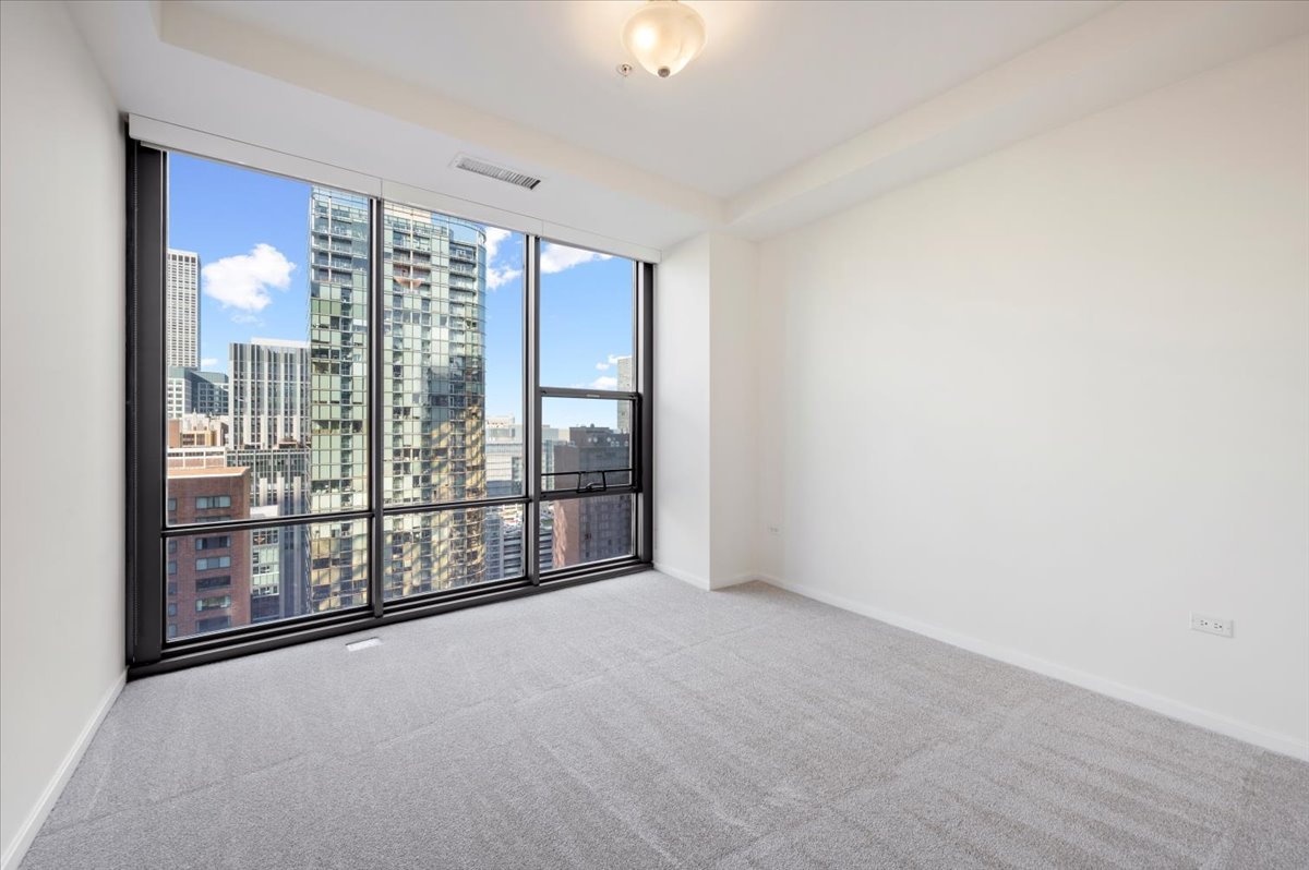 Chicago, Illinois 60611, United States, 2 Bedrooms Bedrooms, ,2 BathroomsBathrooms,Residential,Active,236415