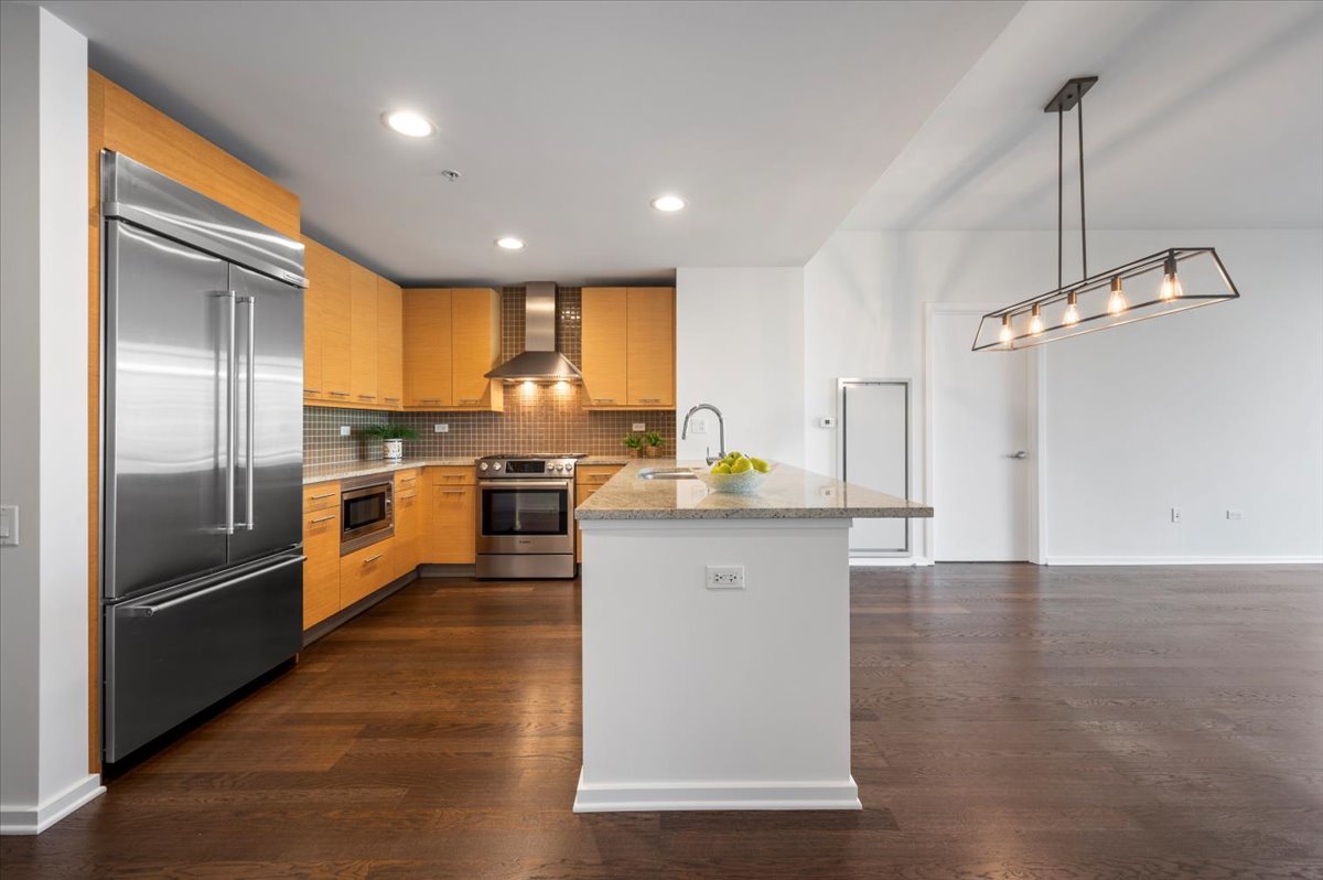 Chicago, Illinois 60611, United States, 2 Bedrooms Bedrooms, ,2 BathroomsBathrooms,Residential,Active,236415