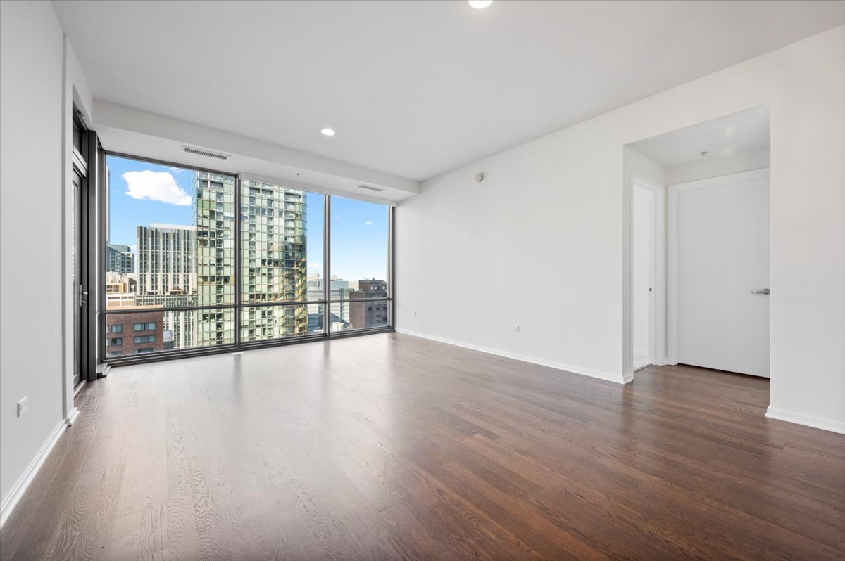 Chicago, Illinois 60611, United States, 2 Bedrooms Bedrooms, ,2 BathroomsBathrooms,Residential,Active,236415