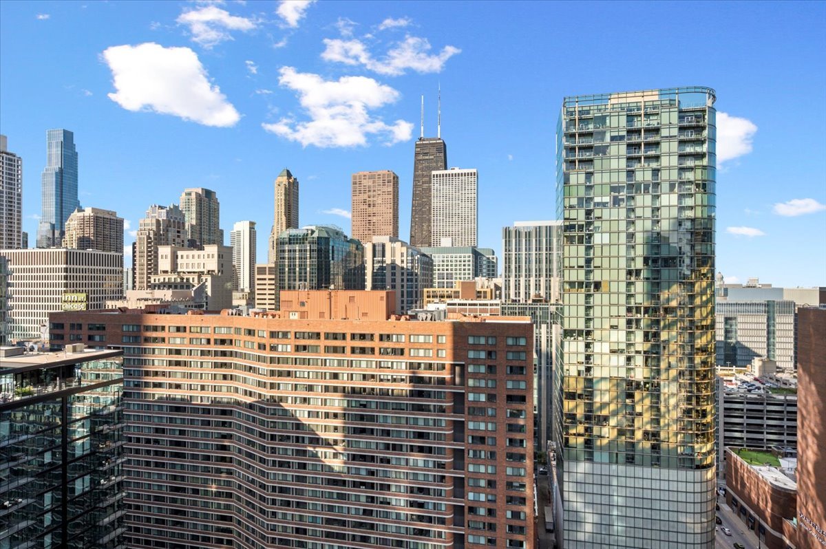 Chicago, Illinois 60611, United States, 2 Bedrooms Bedrooms, ,2 BathroomsBathrooms,Residential,Active,236415