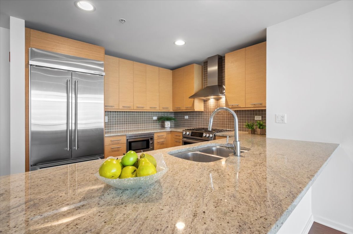 Chicago, Illinois 60611, United States, 2 Bedrooms Bedrooms, ,2 BathroomsBathrooms,Residential,Active,236415