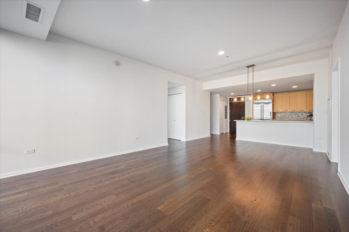 Chicago, Illinois 60611, United States, 2 Bedrooms Bedrooms, ,2 BathroomsBathrooms,Residential,Active,236415