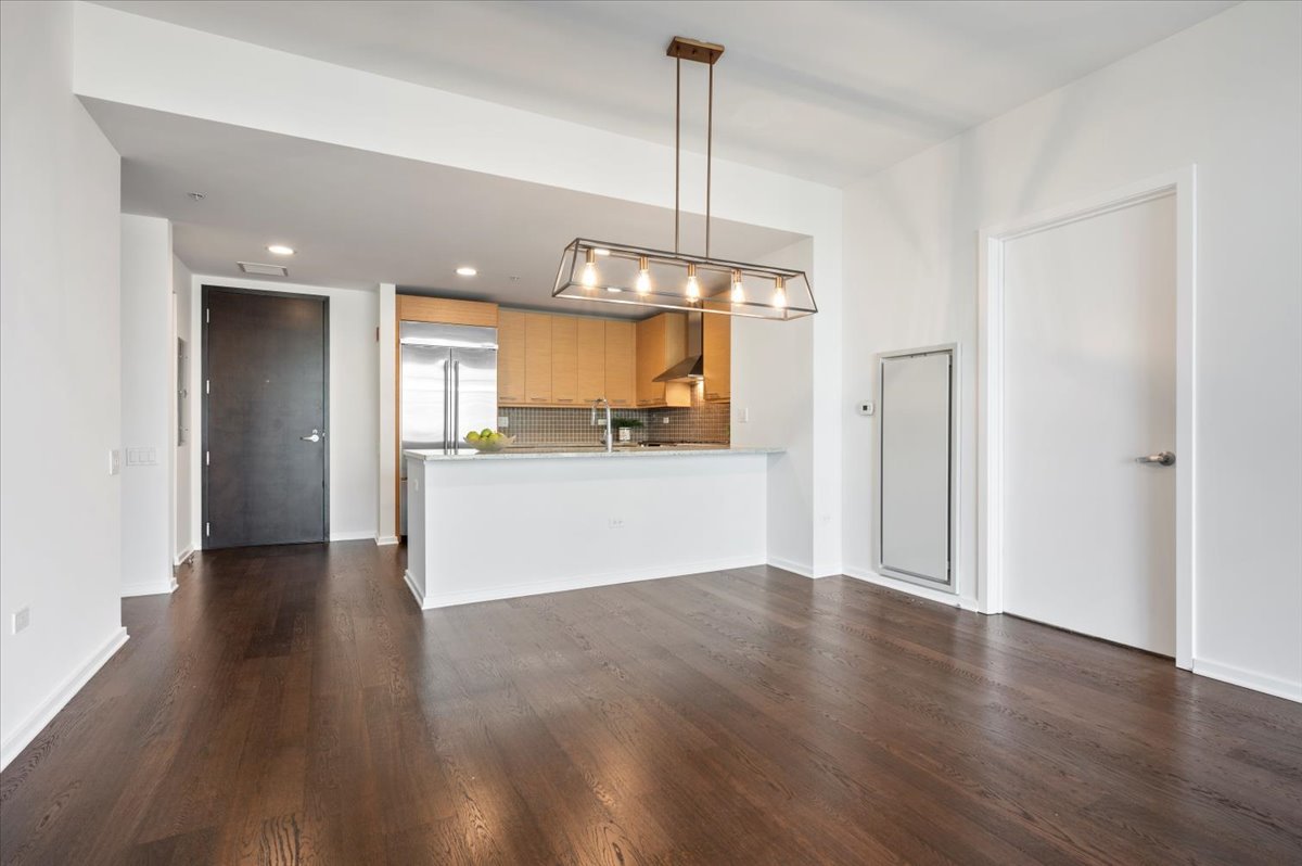 Chicago, Illinois 60611, United States, 2 Bedrooms Bedrooms, ,2 BathroomsBathrooms,Residential,Active,236415